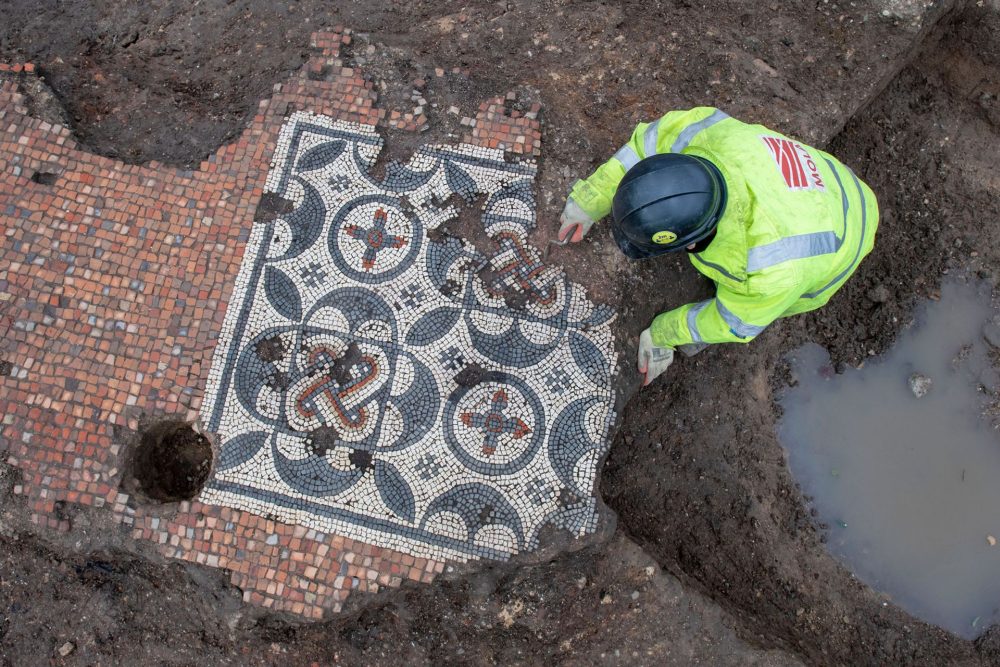 Newly Discovered Mosaic in the Center of London is Largest Found in Last 50 Years 3 london mosaic 3