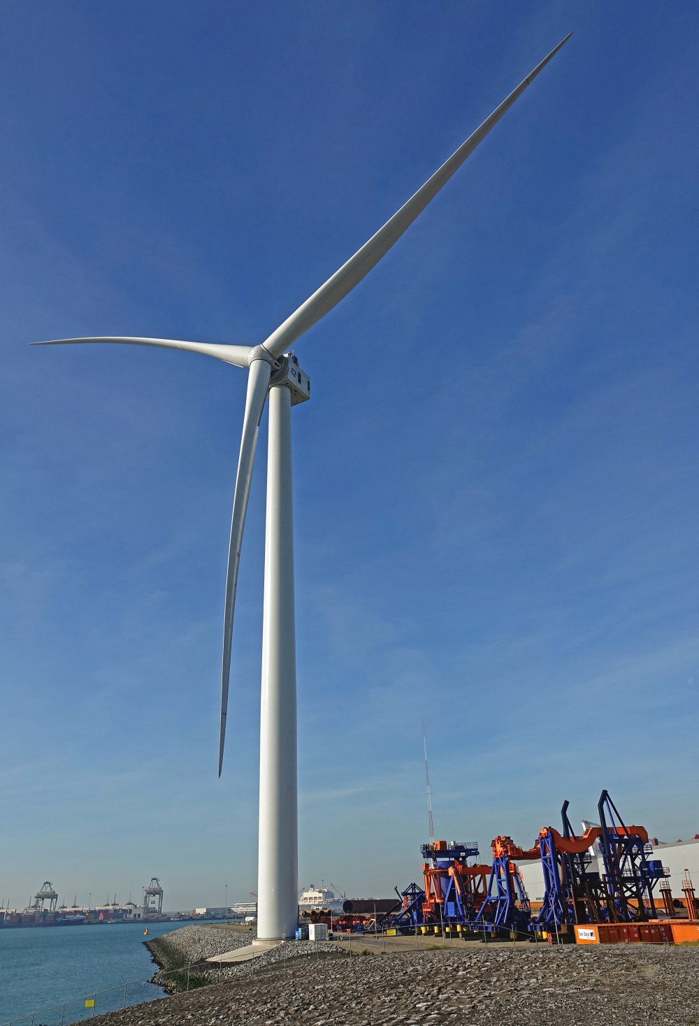 Massive Wind Turbine Used for First Large-Scale US Offshore Wind Farm Can Power A Home For 2 Days With A Single Spin 1 massive wind turbine usa ga 3