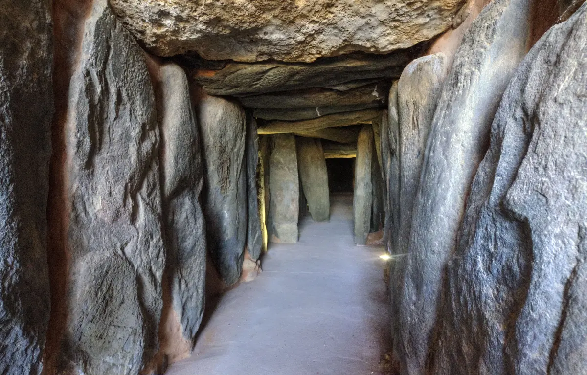 Underground Stonehenge: Mystery of the 5,000-Year-Old Dolmen of Soto in Spain 9 dolmen de soto passage