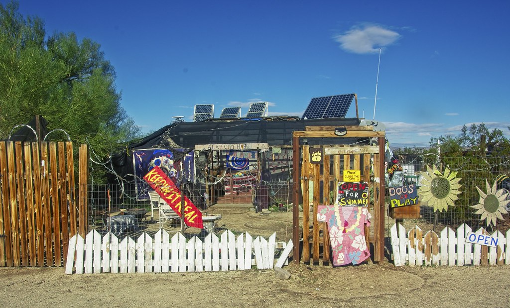“The Last Free Place on Earth”: The Unincorporated, Off-Grid Alternative Lifestyle Community of Slab City 8 slab city squatter community california 9