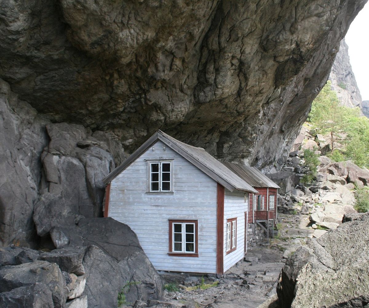 Living Under the Rock: This Farm Built in a Natural Rock Shelter in Norway Is Just Amazing 3 Helleren Farm