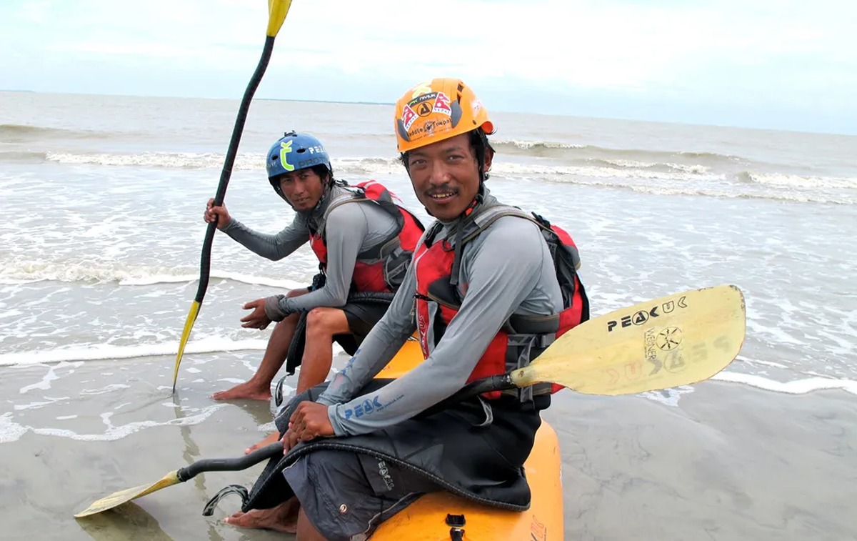sano babu sunuwar lakpa tsheri sherpa everest climb paraglide kayak 5