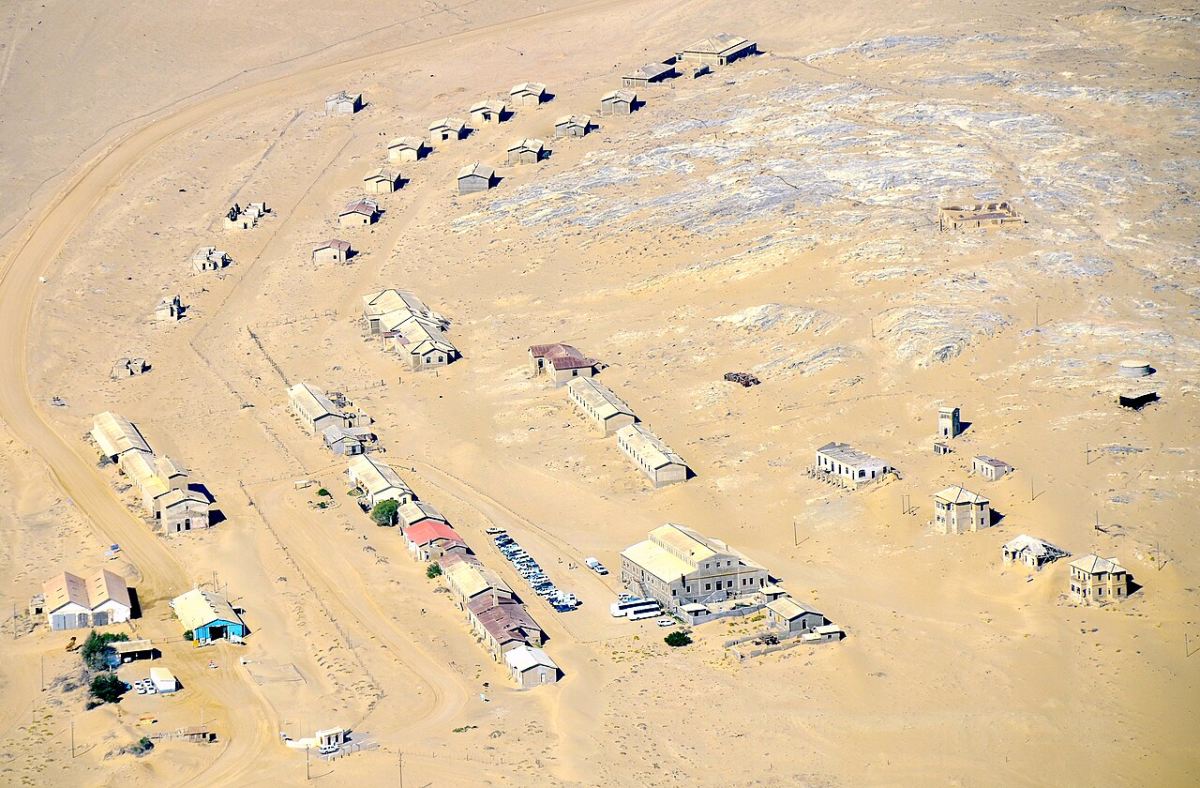 kolmanskop kolmannskuppe namibia ghost town diamond 2