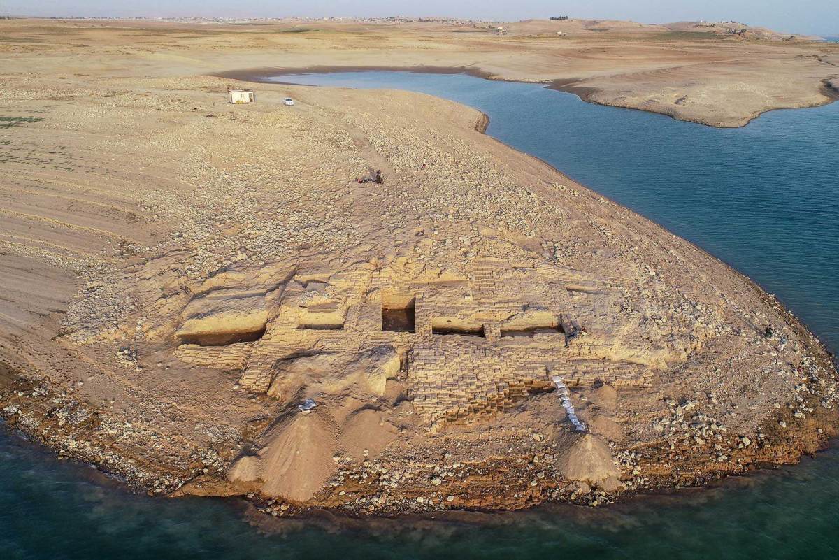 ancient palace euphrates iraq