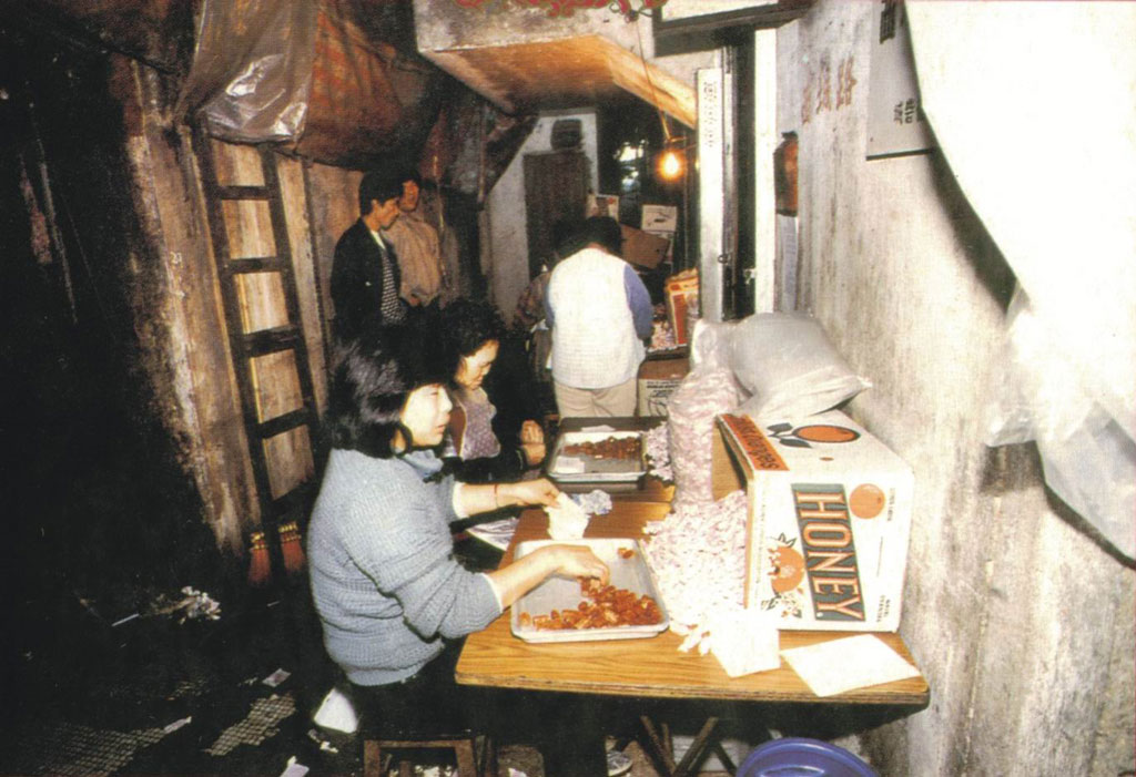 kowloon walled city anarchy hong kong 5