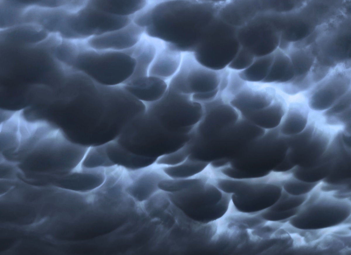 Finally I Got Lucky and Photographed Some Incredible Mammatus Clouds Over Tapolca, Hungary 1 mammatus clouds tapolca hungary tamas varga earthly mission 1e
