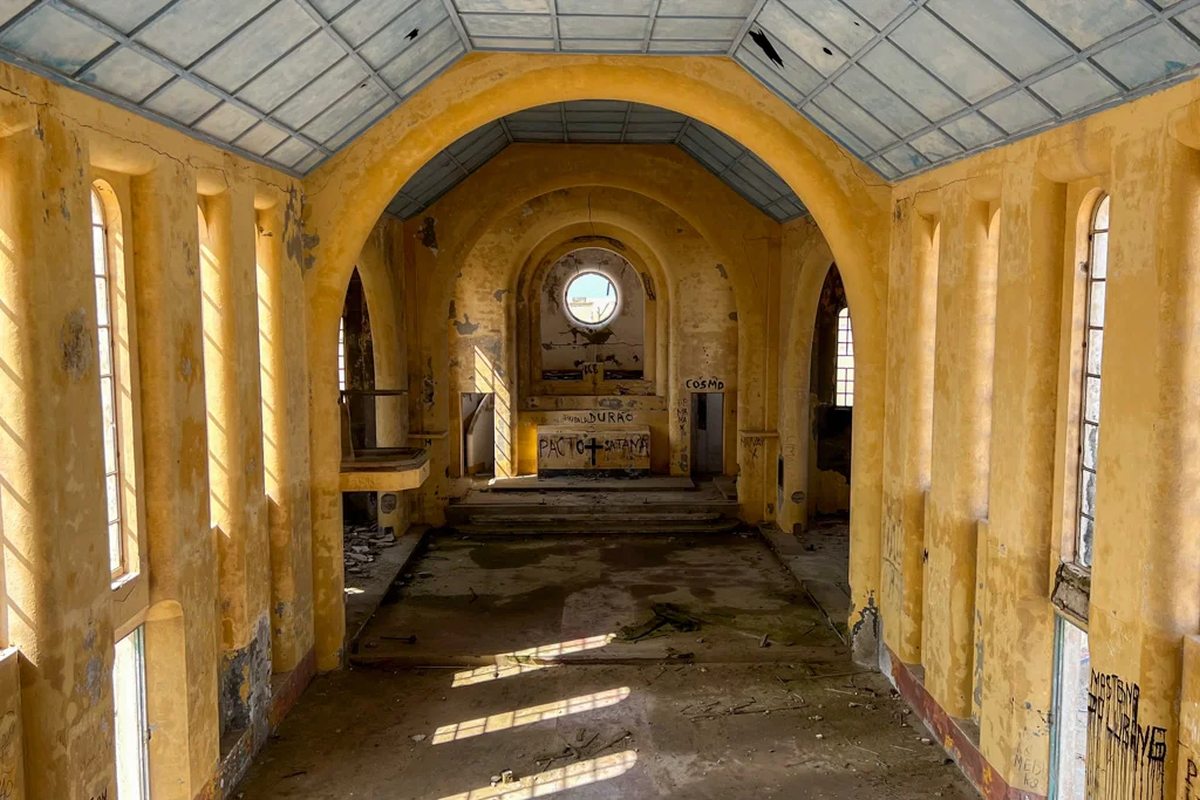 ilha dos tigres island angola ghost town 6