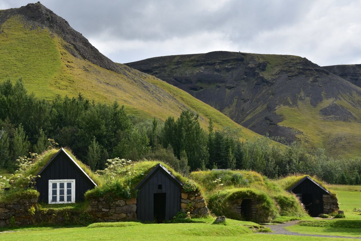 iceland turf houses hobbit homes 11b
