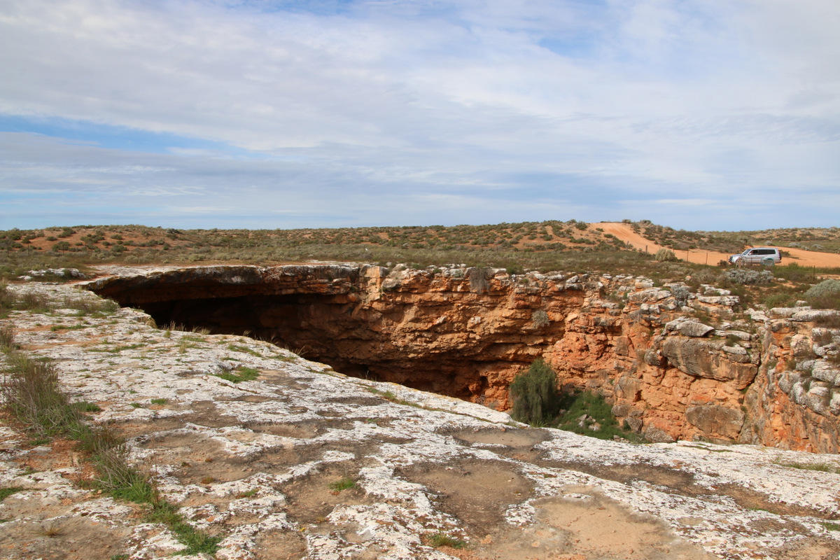 22,000 Years Ago, Aboriginal Miners Descended 70 Metres Into Koonalda Cave to Gather Flint in Complete Natural Darkness 3 koonalda cave australia aboriginal mining 2
